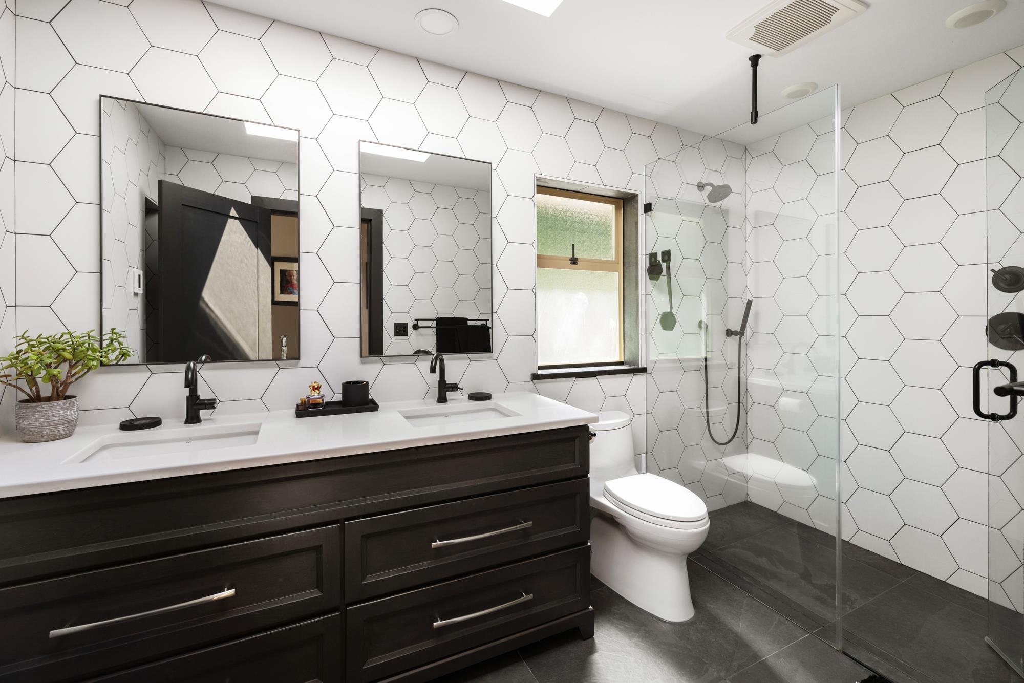 245 KELVIN GROVE WAY 37