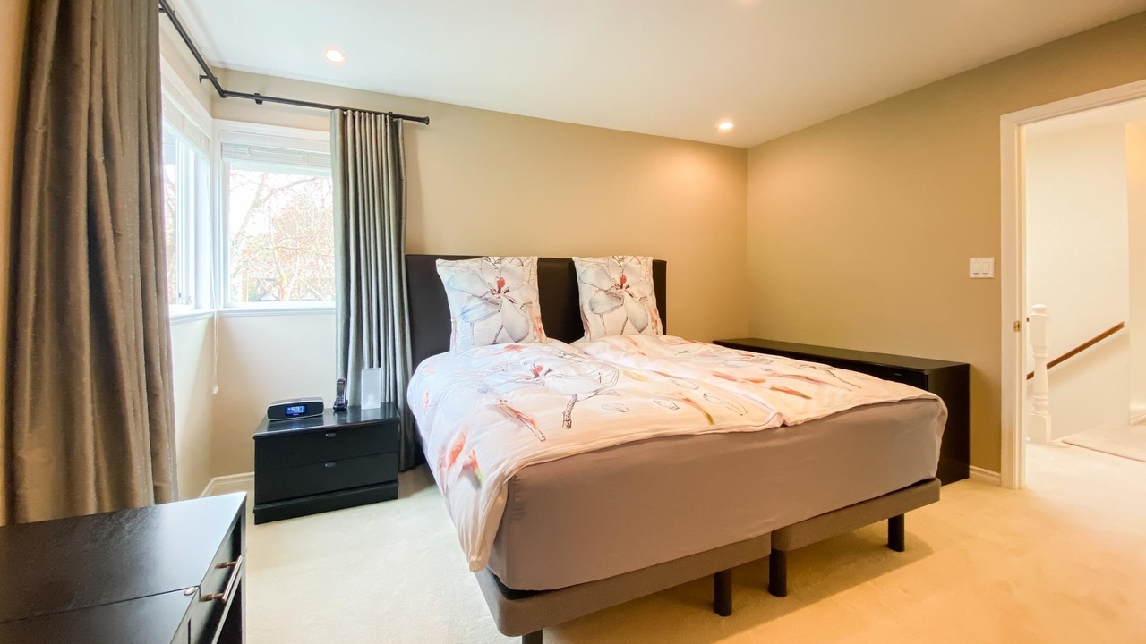 1212 Orlohma Pl, North Vancouver, BC V7G 2K3 16