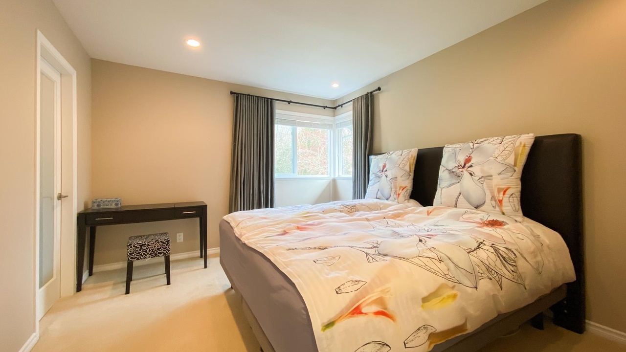 1212 Orlohma Pl, North Vancouver, BC V7G 2K3 18