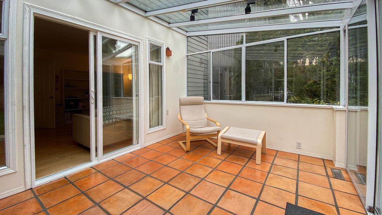 1212 Orlohma Pl, North Vancouver, BC V7G 2K3 19