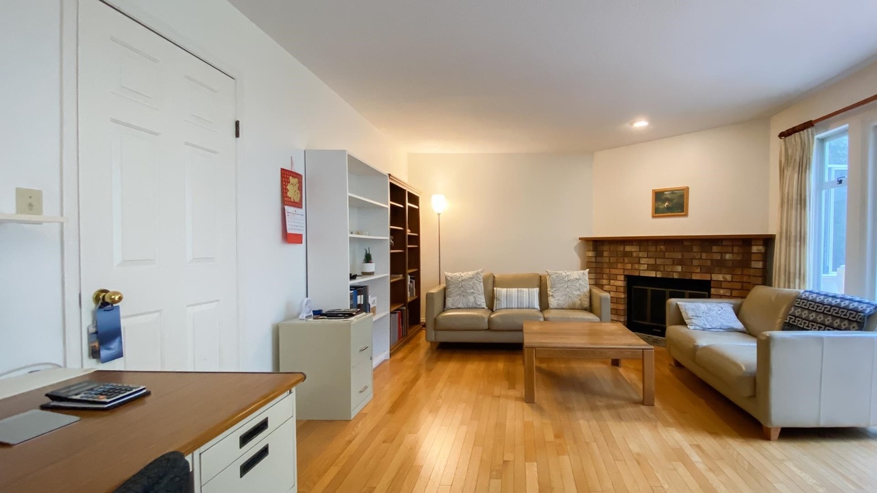 1212 Orlohma Pl, North Vancouver, BC V7G 2K3 21