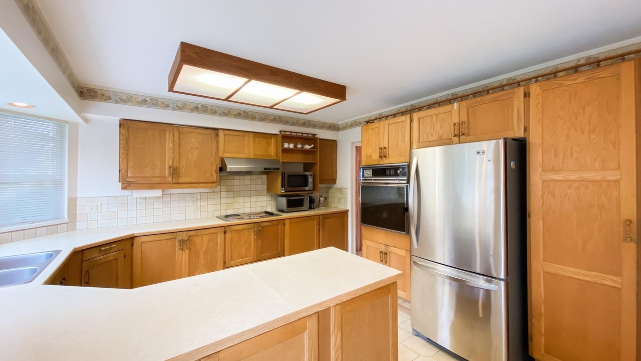 1212 Orlohma Pl, North Vancouver, BC V7G 2K3 23