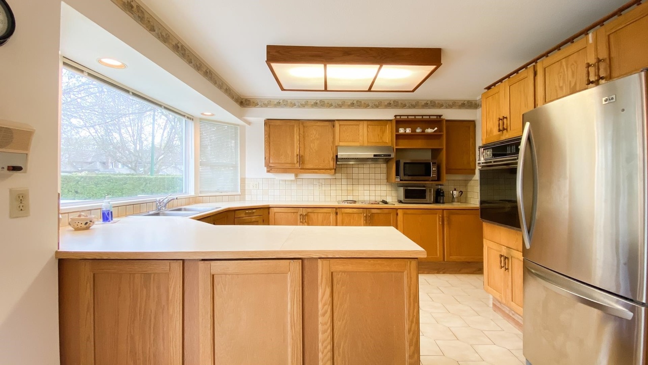 1212 Orlohma Pl, North Vancouver, BC V7G 2K3 24