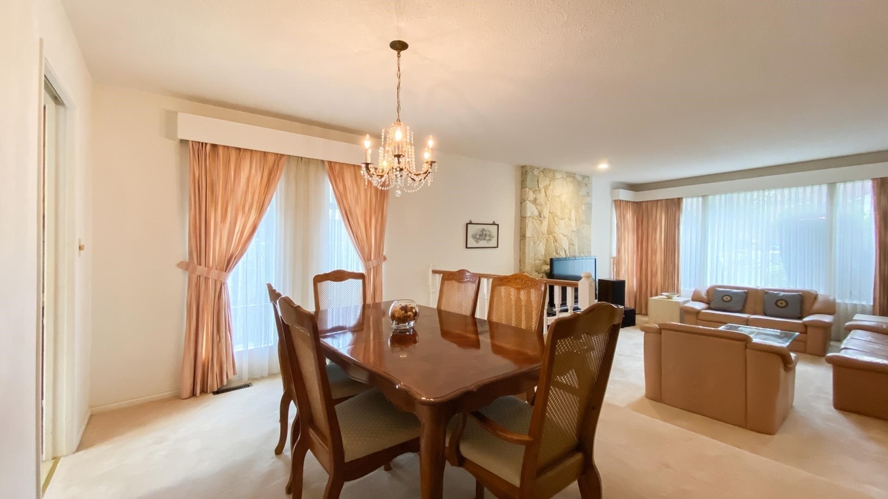 1212 Orlohma Pl, North Vancouver, BC V7G 2K3 25