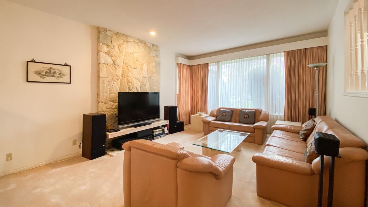1212 Orlohma Pl, North Vancouver, BC V7G 2K3 27