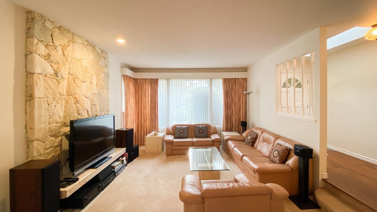 1212 Orlohma Pl, North Vancouver, BC V7G 2K3 28
