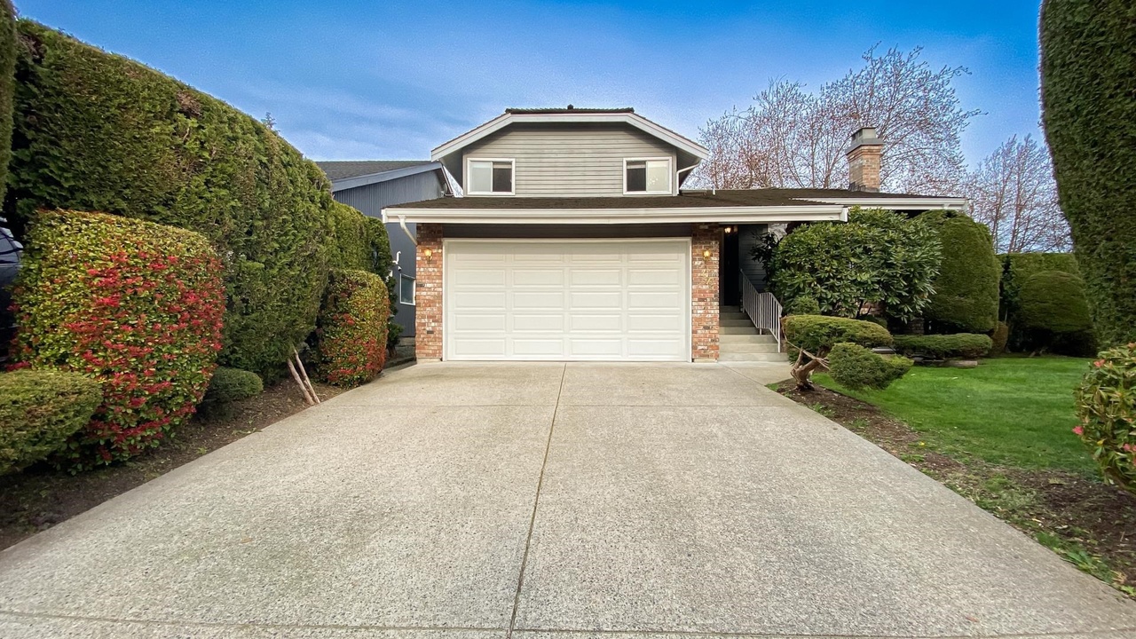1212 Orlohma Pl, North Vancouver, BC V7G 2K3