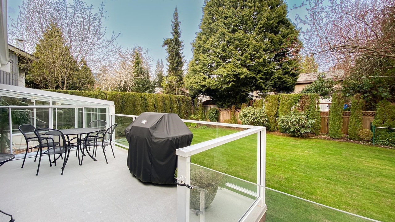 1212 Orlohma Pl, North Vancouver, BC V7G 2K3 4