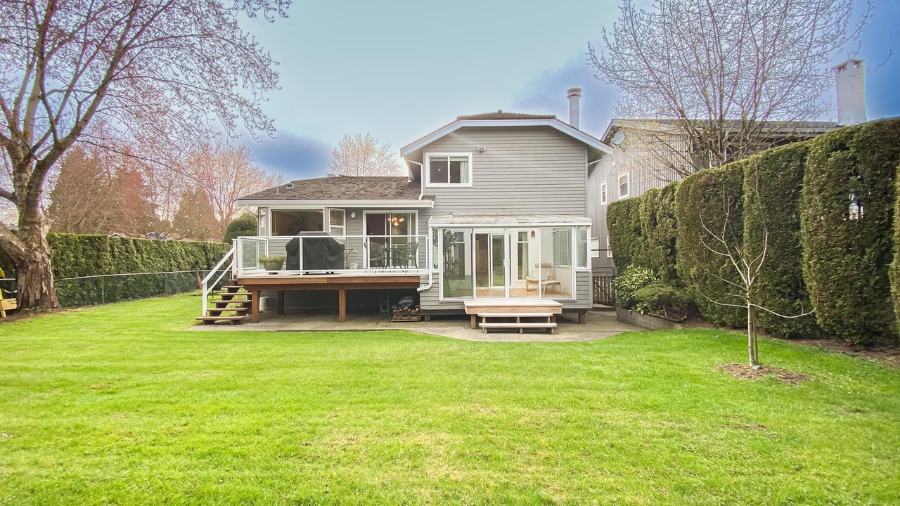 1212 Orlohma Pl, North Vancouver, BC V7G 2K3 5