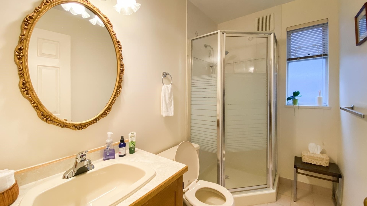 1212 Orlohma Pl, North Vancouver, BC V7G 2K3 6