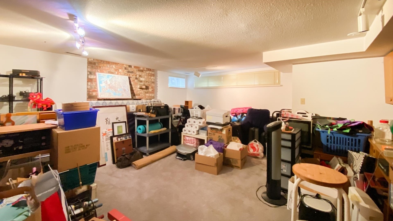 1212 Orlohma Pl, North Vancouver, BC V7G 2K3 10