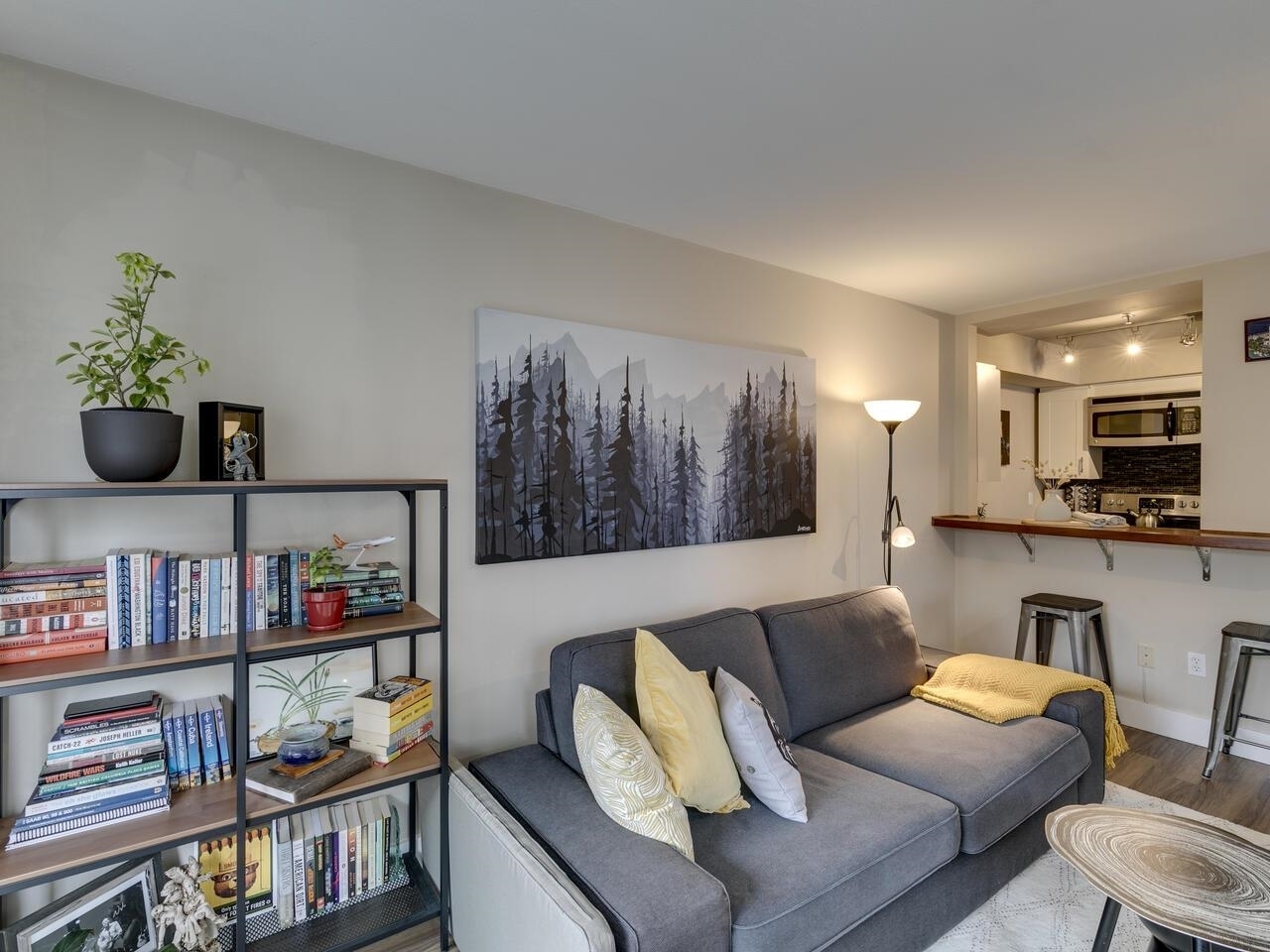 1265 W 11th Ave #206, Vancouver, BC V6H 1K6 2