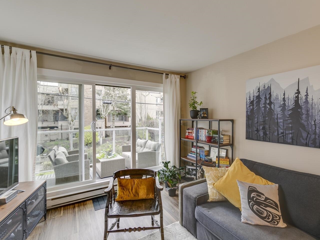 1265 W 11th Ave #206, Vancouver, BC V6H 1K6 3