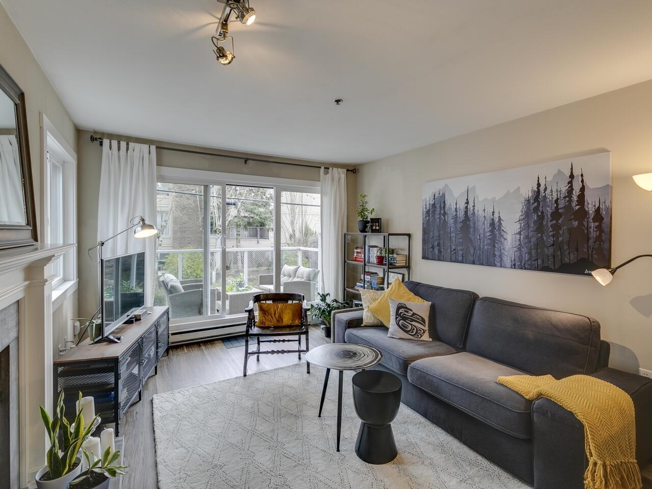 1265 W 11th Ave #206, Vancouver, BC V6H 1K6