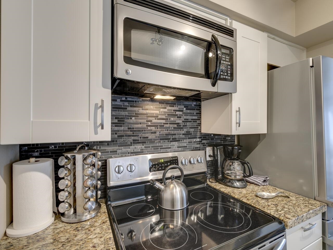 1265 W 11th Ave #206, Vancouver, BC V6H 1K6 8