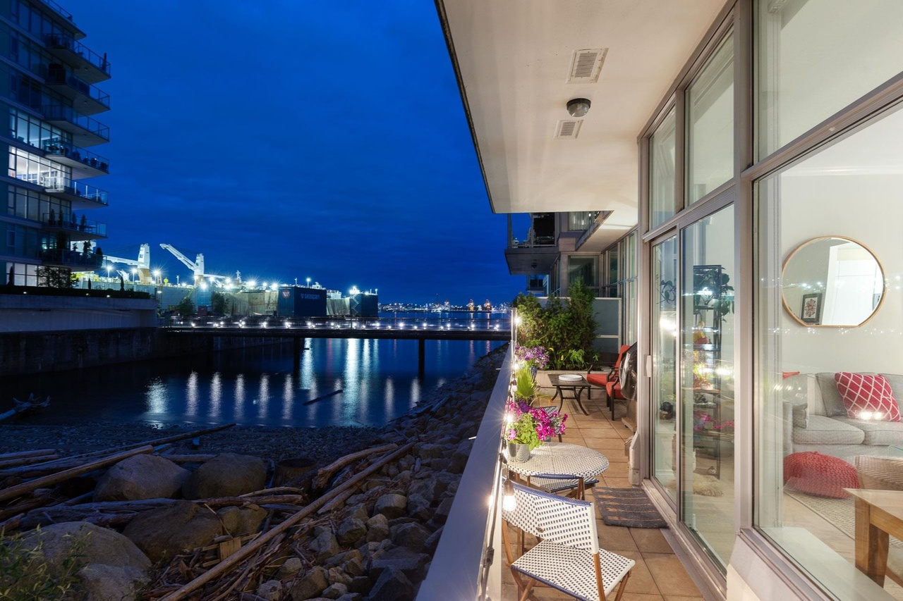175 Victory Ship Way #103, North Vancouver, BC V7L 0G1 2