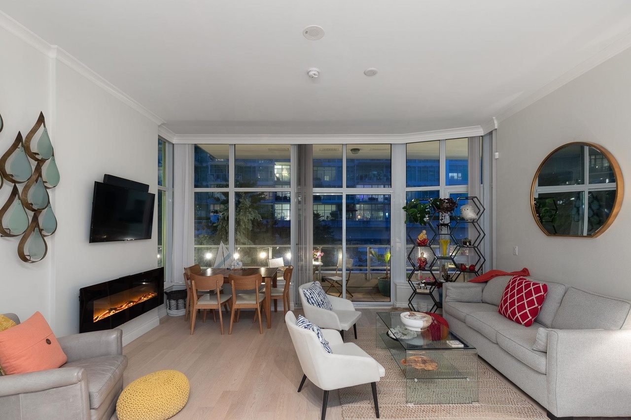 175 Victory Ship Way #103, North Vancouver, BC V7L 0G1 18