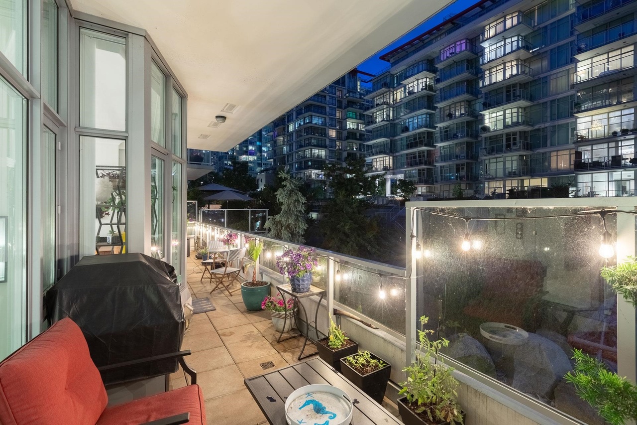 175 Victory Ship Way #103, North Vancouver, BC V7L 0G1 3