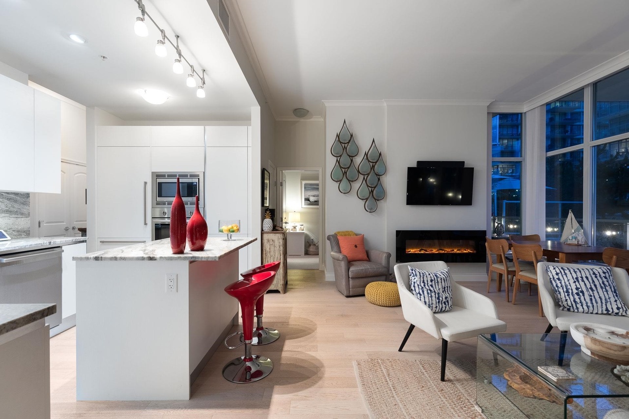 175 Victory Ship Way #103, North Vancouver, BC V7L 0G1 21