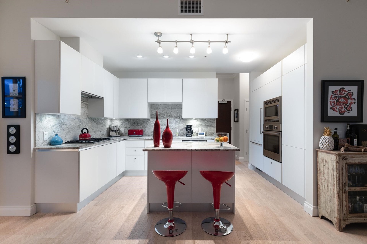 175 Victory Ship Way #103, North Vancouver, BC V7L 0G1 22