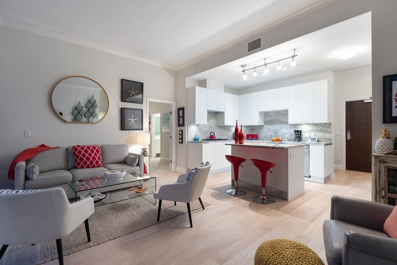 175 Victory Ship Way #103, North Vancouver, BC V7L 0G1 23