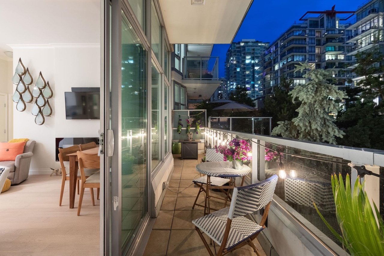 175 Victory Ship Way #103, North Vancouver, BC V7L 0G1 4