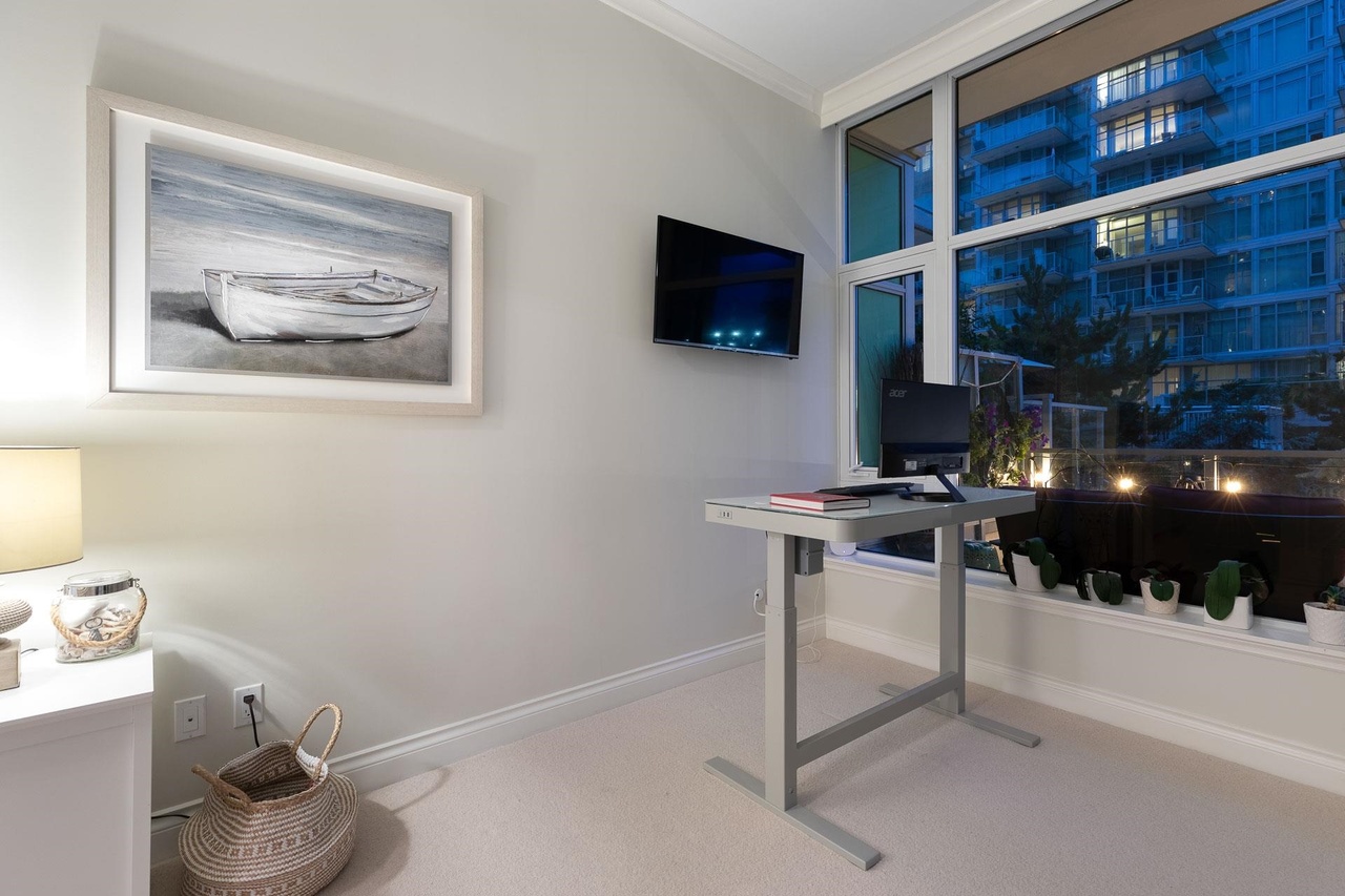 175 Victory Ship Way #103, North Vancouver, BC V7L 0G1 6