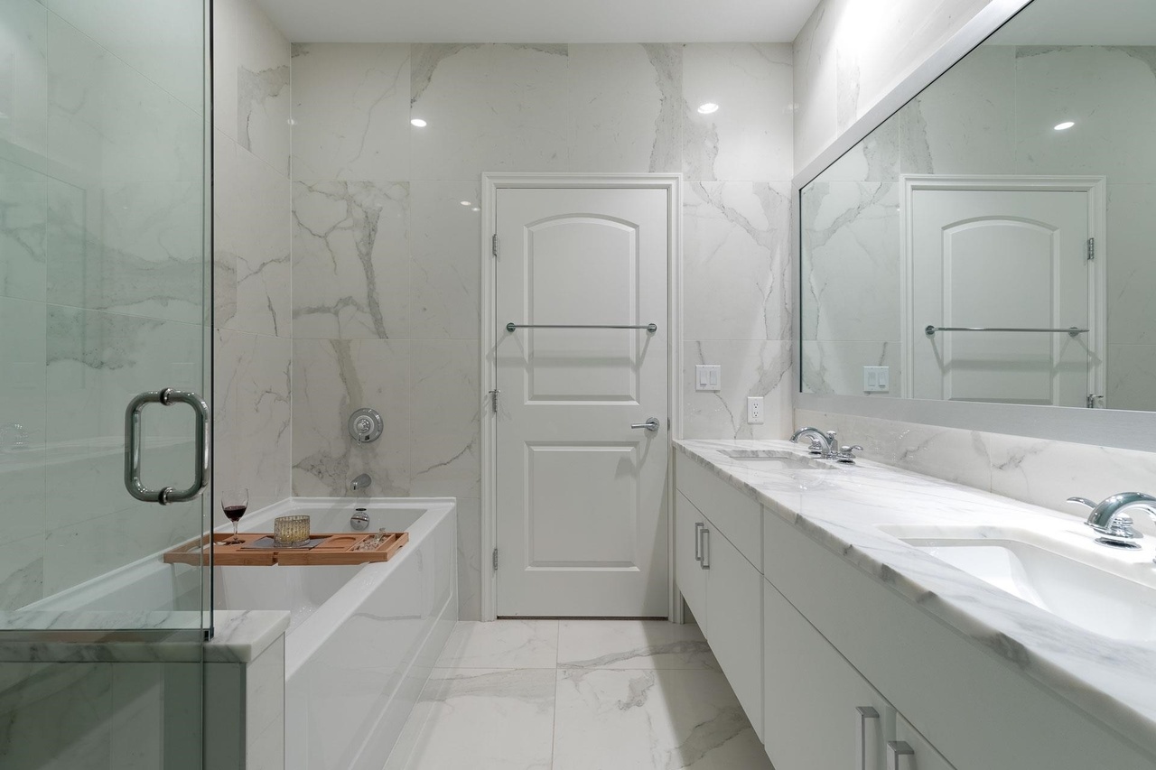 175 Victory Ship Way #103, North Vancouver, BC V7L 0G1 8