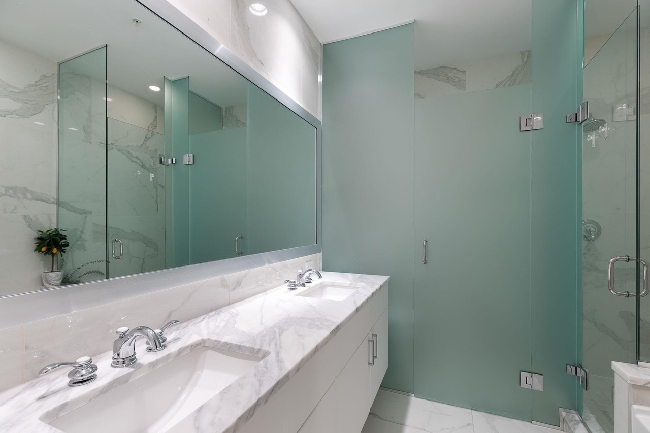 175 Victory Ship Way #103, North Vancouver, BC V7L 0G1 9