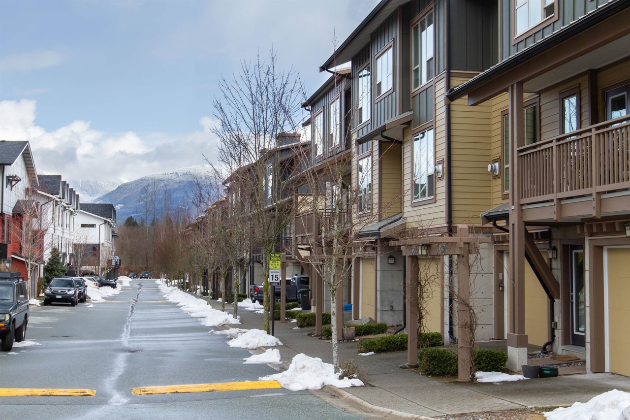 38326 Eaglewind Blvd, Squamish, BC V8B 0R8 2